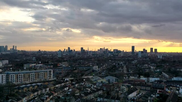 LONDON CITYSCAPE TIME LAPSE, HYPER LAPSE AT SUNSET DRONE VIEW
