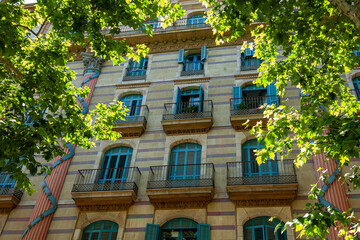 old house facade in downtown Barcelona, catalunya, spain - obrazy, fototapety, plakaty