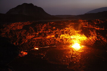 Lac de lave du volcan Erta Ale en Ethiopie