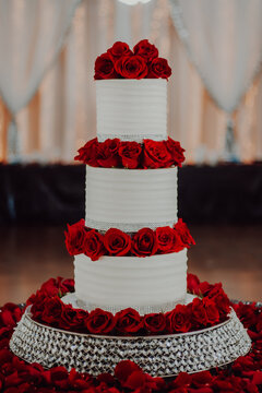 wedding cake with roses