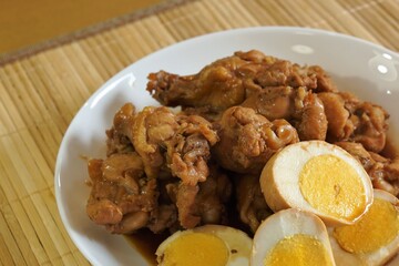鶏の手羽元とゆで卵の煮物