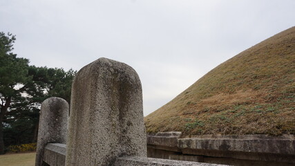 ancient stone zeolite 김유신 장군묘 비석