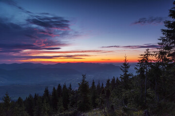 Obraz na płótnie Canvas Very beautiful dawn in the Ukrainian Carpathian mountains in summer.