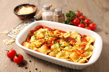 ravioli with tomato sauce and cheese