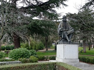 Obraz premium Estatua de Felipe II en el Monasterio de San Lorenzo de El Escorial