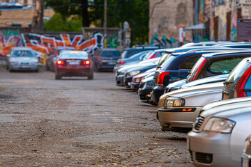 the yard of the city residential area is filled with parked cars