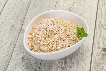 Raw oats in the bowl