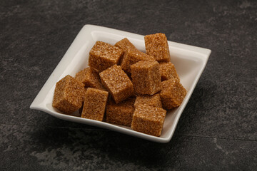 Cane sugar cubs in the bowl