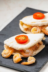 pitta bread filled with shrimps and tomatoes