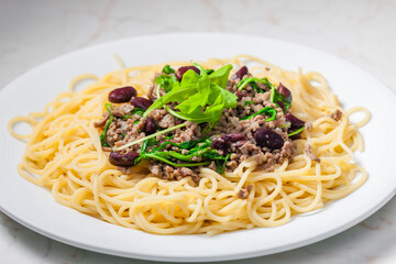 spaghetti with minced meat and red beans