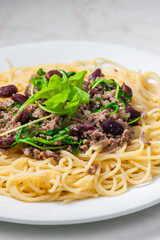 spaghetti with minced meat and red beans