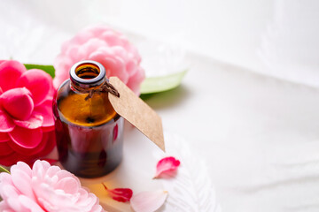 椿油　アロマオイルやナチュラルな化粧品イメージ