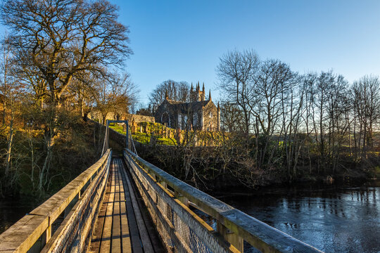 Boat Weil Wooden Suspension Bridge over the Water of Ken, Scotland