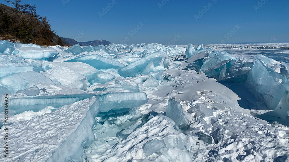 Wall mural Ice hummocks of Lake Baikal covered with snow. Large, impenetrable chunks of ice.