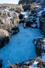 Der Wasserfall Barnafoss des Flusses Hvita nahe Reykolt. / The waterfall Barnafoss of the river Hvita near Reykolt.