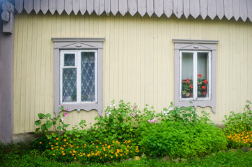 Obraz na płótnie Canvas Russian Old Believers village in Latvia, Slutiski. Beautiful wooden house.