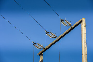 electricité energie poteau cable ligne tension eclairage isolation distribution coupure