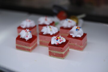 mini strawberry cake treats