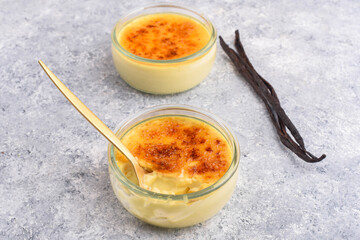 Crème brûlée isolated