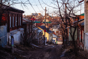 Fototapeta na wymiar Old houses on low-rise street in old poverty part of Voronezh in Russia