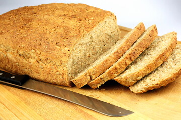 Dinkelbrot mit Sonnenblumenkernen selbst gebacken