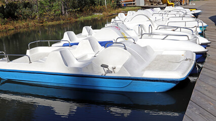 Pleasure catamarans