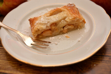 torta strudel di mele dolce  tipico dell'Austria e sud Tirolo