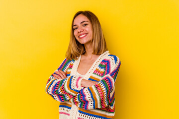 Young caucasian skinny woman isolated on yellow background who feels confident, crossing arms with determination.