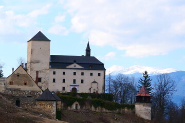 Fototapeta na wymiar Schloss und Burg Kranichberg