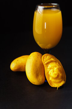 glass of mango juice