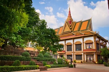 Fototapeta premium 2019-11-16 / Siem Reap, Cambodia - Exterior view of a temple in Wat Preah Prom Rath, a buddhist complex built in the 13th century.