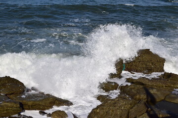 岩場の荒波 日本海