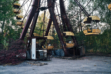 Fototapeta na wymiar Chernobyl Ferries Wheel fairground - Autumn in Pripyat, Ukraine