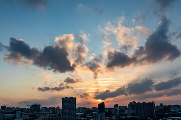 Obraz premium Sunset over the city