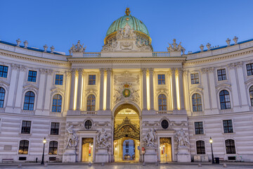 Fototapeta na wymiar The famous Hofburg in Vienna at night