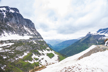 Fototapeta na wymiar View from snowy Logan Pass, Glacier National Park, Montana
