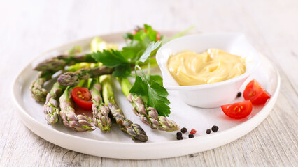 fresh asparagus with dipping sauce