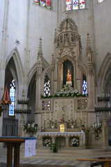 Fototapeta premium gothic basilica in cléry-sur-andré (france) 
