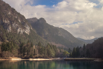 Fototapeta na wymiar alpine lake 