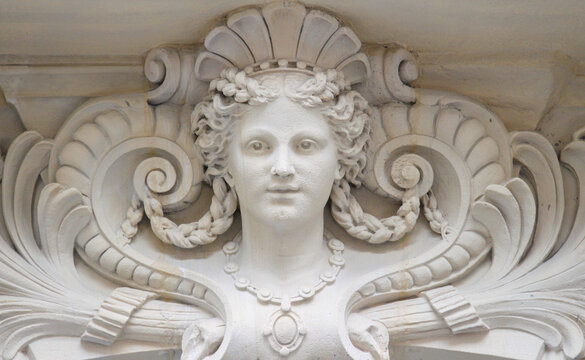 Mascaron d&rsquo;un immeuble ancien &agrave; Paris