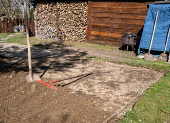 Poolbau Bodenarbeiten im Garten
