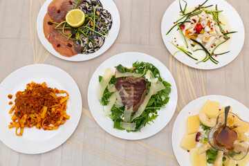 piatto di carne e formaggio