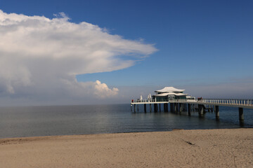 Fototapeta premium Ostseehorizont an der Seeschlösschenbrücke in Timmendorfer Strand