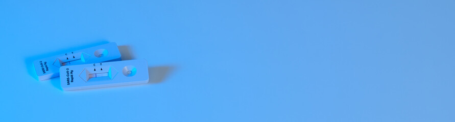 Deko / Banner / Quer: Antigen Schnelltest COVID-19 (2019-nCoV - coronavirus / SARS-CoV-2 virus / viral disease): Rapid Test links