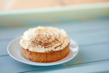 Buttercream and cinnamon cake on a blue tray