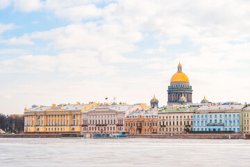 Fototapeta premium St. Petersburg embankment and view of the old buildings and St. Isaac's Cathedral, postcard view