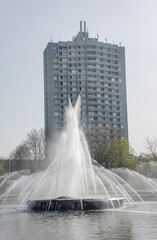 Aachen - Hochhaus am Europaplatz.Südöstlich des Kreisverkehrs steht das Europahochhaus (früher Iduna-Hochhaus), welches über 302 Eigentumswohnungen verfüg