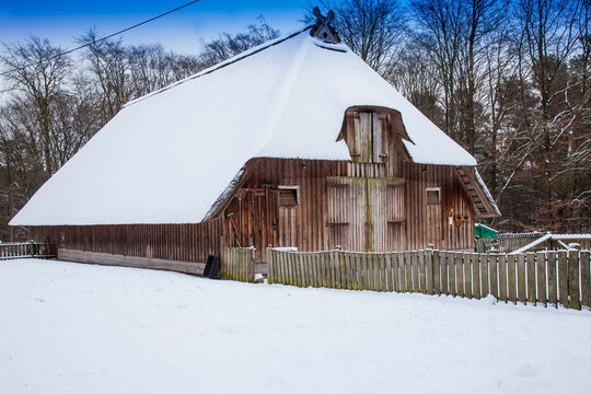 Snow-covered Sheep stable  Fischbeker Heide nature reserve in the snow, Harburg district, Hamburg, Germany, Europe