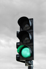 Green light, departure of the cars on the road. 