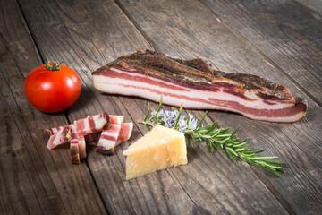 Aufschnitt, Bauchspeck, Brettljause, Brotzeit, Buschenschank, Essen, Gericht, jause, K&auml;se, Schinken, Speck, Speckbrettl, Speise, S&uuml;dtirol, Tiroler K&uuml;che, tomate